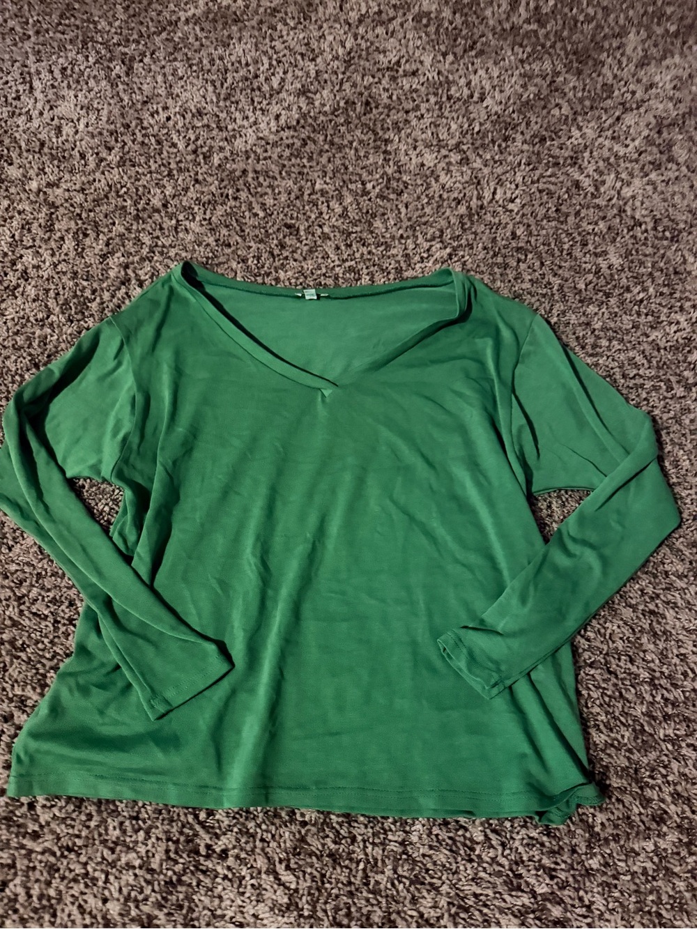 Women’s V-Neck Long Sleeve Top - Green